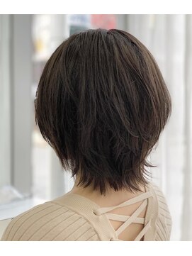 プラグ(Plug) 小顔に魅せるミディアムネオウルフレイヤー外ハネ