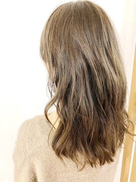 リアン(Lian) 【パーマ】ロングの切りっぱなしナチュラルパーマデザイン