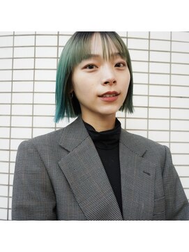 ヒツジ(hitsuji) ターコイズブルーグリーン×切りっぱなしボブ