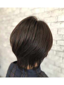 ロッサ(rosa) クセを生かしたショート