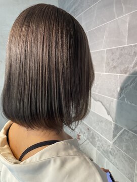 ジル アンク(Jill ankh) 《Jill ankh姫路駅前》ブリーチあり グレージュ ツヤツヤボブ