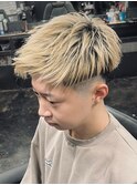 998プラチナグレージュハイトーンカラーモテ髪刈り上げショート