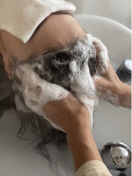 グリム ヘアー(Grimm Hair)の写真/プチ贅沢で癒しのひとときを…♪頭皮の汚れをしっかり洗い落とし、土台から美髪へと導く極上ヘッドスパ！！