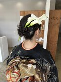 和装の生花アレンジ