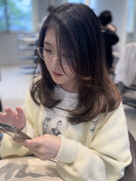 ケリーアン 太田(kelly.un) レイヤーミディ / お顔まわりカット / ゆらゆらスタイル