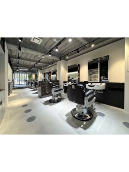 理容室の静寂と技術を味わう。men’s専用プライベートバーバー◎[本町/メンズパーマ/フェードカット/眉毛]