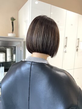 シアン バイ アルテフィーチェ(CYAN by artefice) 切りっぱなしボブ　タッセルボブ　ハイライト　ケアブリーチ