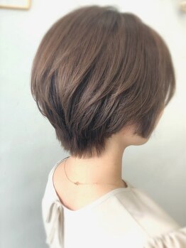 オクユキ(OKUYUKI)の写真/技術が光る小顔ショート。骨格やクセを活かして、上品なシルエットを演出。