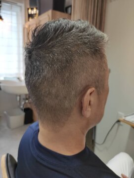 クローバー 綱島(CLOVER) ショート×グレイヘア（ナチュラル）