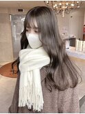 くすみベージュ×顔周りカット