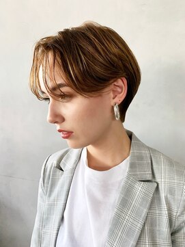 アンアミ キチジョウジ(Un ami Kichijoji) 【Un ami】頭のカタチよく首長く見せ完璧なショート☆衣川順也