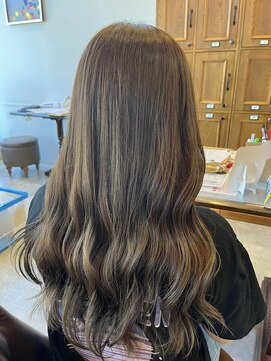 ハグヴィアン(HUG BIEN) アッシュカラー