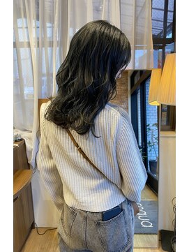 ルアナ ヘアメイク(Luana hair make) ネイビーブラック×レイヤースタイル