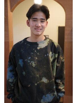 エディ(Edy) メンズセンターパートフェザーパーマ刈り上げ眉カット韓国ヘア