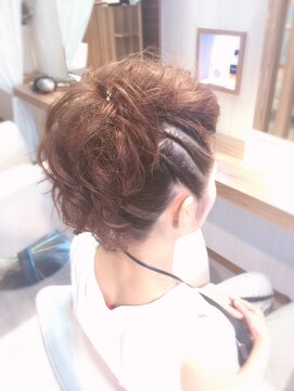 ララルーモ スタジオ(LaLarOomo STUDIO) 【JR新宿東口3分西武新宿駅直結】クールモヒカン