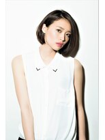 ナンバー エアロ 横浜(N° +aero) 大人かわいい小顔アッシュカラーツヤ感ノーブル前下がりショート