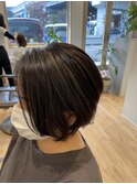 白髪ぼかしハイライト　シンプルショート