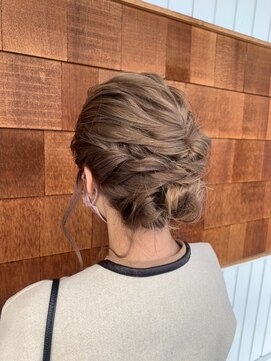 アンチ(ANTI) 綺麗めシニオンヘア