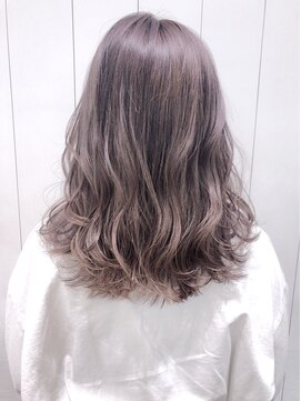 アイティーバイアルバム 藤沢店(IT by ALBUM) ラベンダーグレージュ_くびれヘアツートンカラー_ba300041