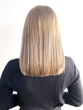 アイティーバイアルバム 下北沢店(IT by ALBUM) ミルクティーベージュ_外ハネボブセクションカラー_ba389871