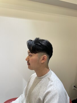 レイニシーエスエス(Rei2css) 刈り上げ｜ソフトフェード｜センターパート