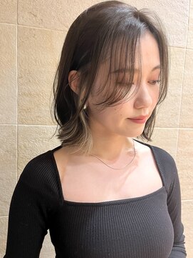 ビュートリアム265(BEAUTRIUM 265) 切りっぱなしボブ 外ハネ イヤリングカラー インナーハイライト
