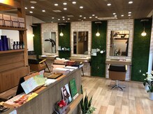 ファイブ リーフ クローバー(five leaf Clover)の雰囲気（店内は落ち着いた雰囲気♪木材を使用したアットホームな店内です）