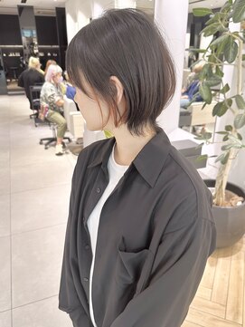 ステア ケース(stair case) 大人ナチュラル外ハネショートウルフインナーカラーピンク