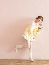 「軽やかさと品のバランスが、大人ガーリーの鍵。」