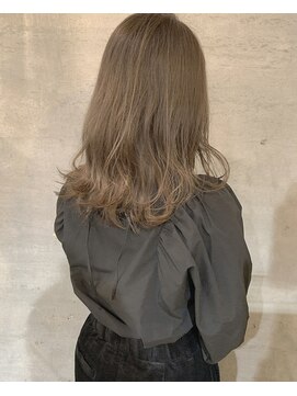 アティック ヘアーデザインアンドリラクゼーション(attic hair design&relaxation) グレージュ