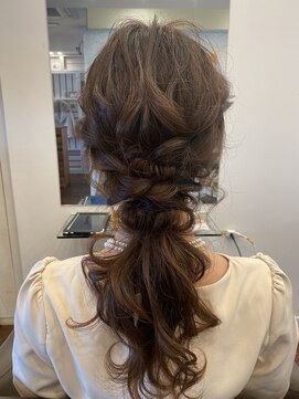 オルガ ヘアアンドメイク(Oluga hair&make) 編みポニー