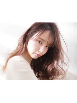 コテで巻いたような柔らかいパーマでアレンジが楽しい♪曲線を描いたナチュラルで可愛らしいスタイルに☆