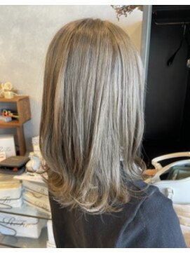 アチーブリス(achieve Liss) ハイトーンオリーブベージュ レイヤー毛先カールロング