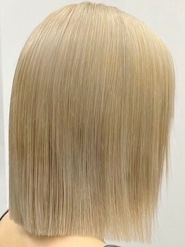 ウィコ 新宿(WICO) ホワイトベージュ[新宿駅/デザインカラー/レイヤーカット]