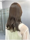 オリーブベージュ