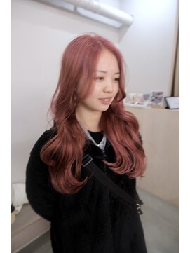 フルールデリズ(fleur de lis) 淡い色味のピンクベージュ