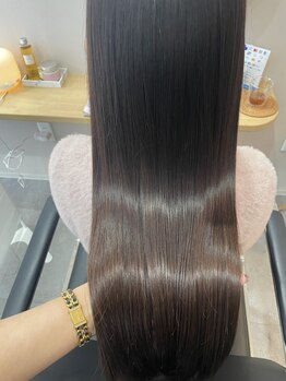 ハイトーンのスタイルでも繰り返すたび髪がキレイに！髪や頭皮の負担を最小限に抑え、艶髪へ導きます♪