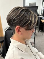 ハイライトセンターパートメッシュダブルカラーツーブロック