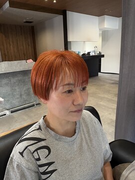 スリー バイ ザサロンフジサワ(THREE by the salon fujisawa) 刈り上げショート×オレンジ