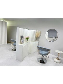 完全マンツーマンで丁寧なカウンセリングと、髪質やクセを見極めた提案で、あなたの理想のスタイルに！