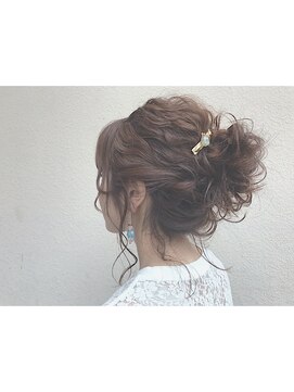 ラグジー(Luxy HAIR RESORT) ふわゆるおだんごアレンジ【奈良市新大宮】