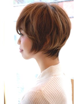 レウナ 外苑前(Reuna) 黒髪でも可愛く決まるコンパクトショートボブ大人可愛い