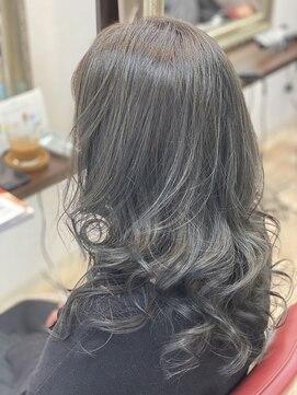 ヘアーサロン イルア 北越谷(hair salon I'LUNA) ブルーシルバーアッシュ