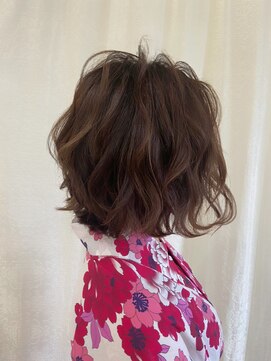 ルナクレセント (Luna crescent) ボブのニュアンス巻き