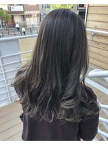 アトリエ(Atelier) シルバー風グレージュハイライトカラー