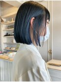 ショートボブ　切りっぱなしボブ　アッシュカラー　ワイドバング