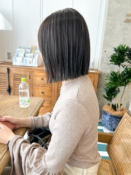 ノエ(noe) 切りっぱなしボブ×オリーブグレージュ