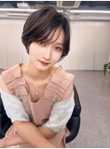 前髪長めでも可愛くなれるフェザーショート