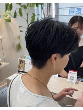 サロンドジョー(salon de joe) 【井上】ハンサムコンパクト耳掛け前髪なしショート30代40代