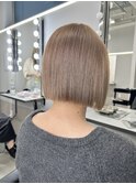 ぱつっとボブ　ミルクティーベージュ　ケアブリーチ